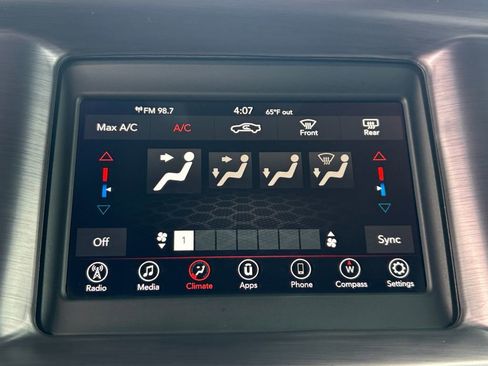 Used 2018 Dodge Charger SXT image 23