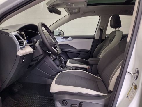 New 2025 Volkswagen Taos SE image 22