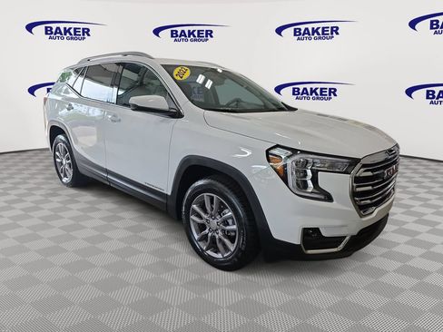 Used 2022 GMC Terrain SLT AWD/4WD image 3