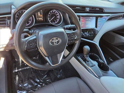 Used 2019 Toyota Camry LE image 10