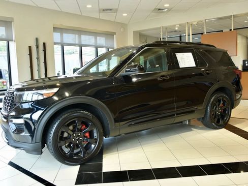 Used 2022 Ford Explorer ST w/ ST High-Performance Pack AWD/4WD image 3