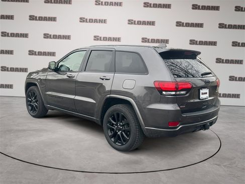 Used 2020 Jeep Grand Cherokee Altitude image 3