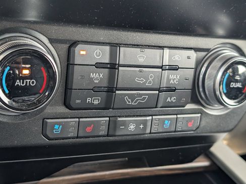 Used 2020 Ford F150 Lariat w/ Equipment Group 502A Luxury AWD/4WD image 14