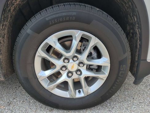 Used 2021 Chevrolet Traverse LT FWD image 33