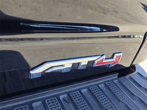 Used 2022 GMC Sierra 2500 AT4 w/ AT4 Premium Plus Package image 9