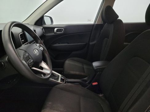 Used 2020 Hyundai Venue SEL image 17