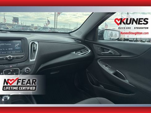 Used 2017 Chevrolet Malibu LT image 41