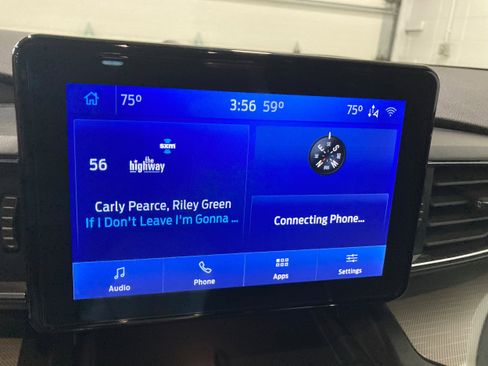 Used 2020 Ford Explorer XLT w/ Equipment Group 202A AWD/4WD image 30