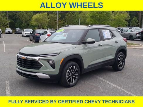 Used 2025 Chevrolet TrailBlazer LT AWD/4WD image 9