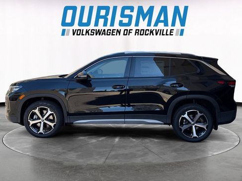 New 2025 Volkswagen Tiguan SE image 3