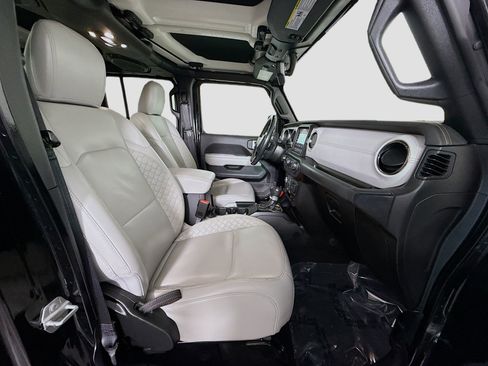 Used 2021 Jeep Wrangler Unlimited Sahara image 29