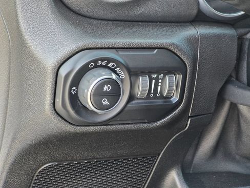 Used 2020 Jeep Gladiator Overland AWD/4WD image 39