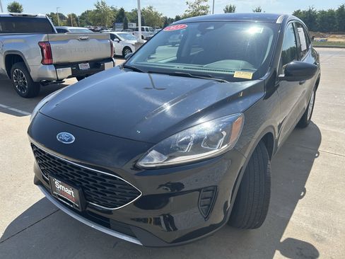 Used 2021 Ford Escape SE w/ Convenience Package FWD image 3