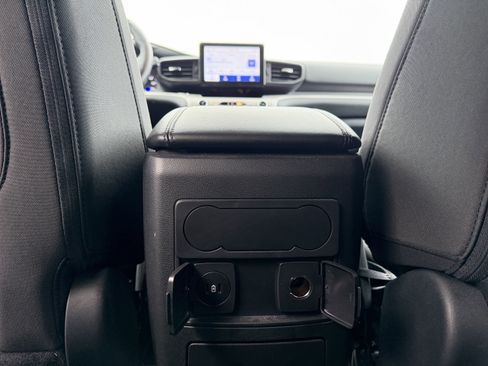 Used 2023 Ford Explorer XLT image 27