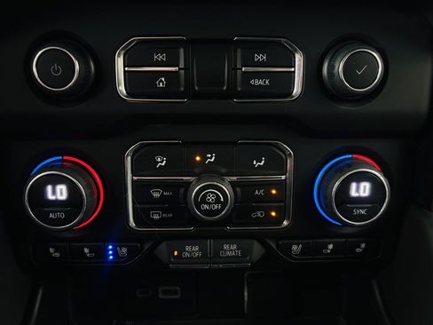 Used 2023 Chevrolet Suburban Premier AWD/4WD image 62