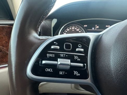 Used 2019 Mercedes-Benz E 300 4MATIC image 14