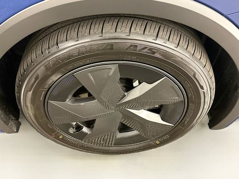 Used 2025 Toyota Prius Plug-In Hybrid image 11