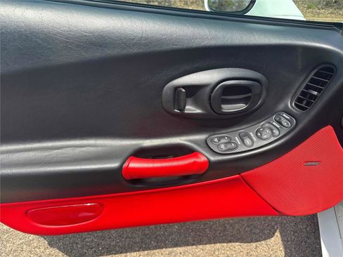 Used 2004 Chevrolet Corvette Convertible w/ Preferred Equipment Group image 10