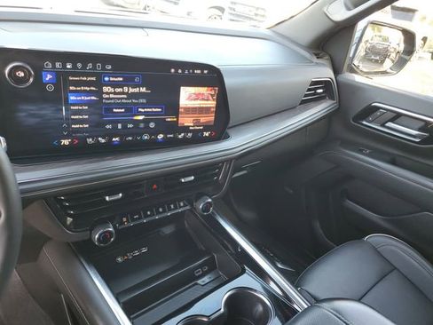 Used 2025 Chevrolet Suburban Premier RWD image 25