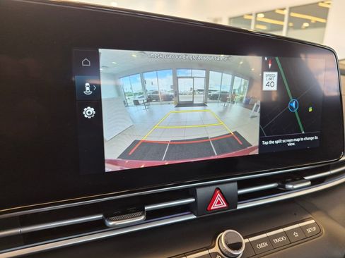 Used 2025 Hyundai Elantra SEL FWD image 21