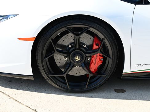 Used 2018 Lamborghini Huracan Performante image 6
