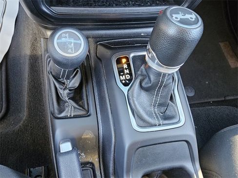 Used 2019 Jeep Wrangler Unlimited Sahara image 19