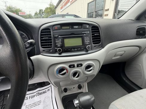 Used 2011 Hyundai Accent GLS FWD image 12