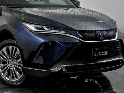 Used 2024 Toyota Venza XLE AWD/4WD image 2