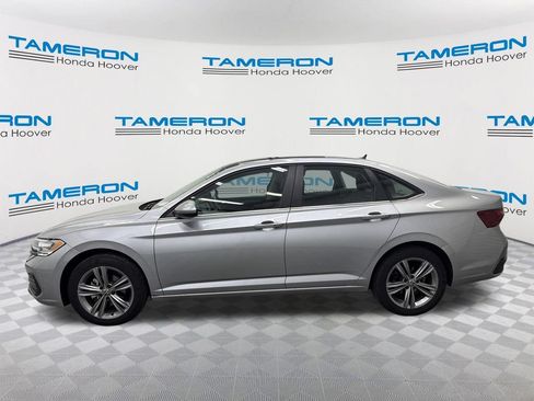 Used 2024 Volkswagen Jetta SE FWD image 2
