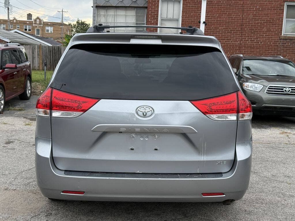 Used 2011 Toyota Sienna XLE w/ Entertainment Pkg FWD image 10