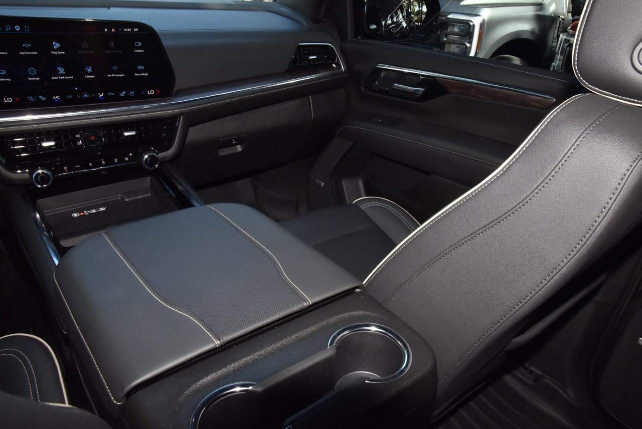 Used 2026 Chevrolet Suburban Premier RWD image 18