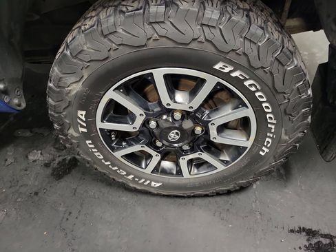 Used 2017 Toyota Tundra Limited image 11