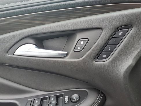 Used 2019 Buick Envision Premium image 16