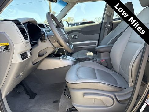 Used 2017 Kia Soul EV + w/ Sun & Fun Package image 12