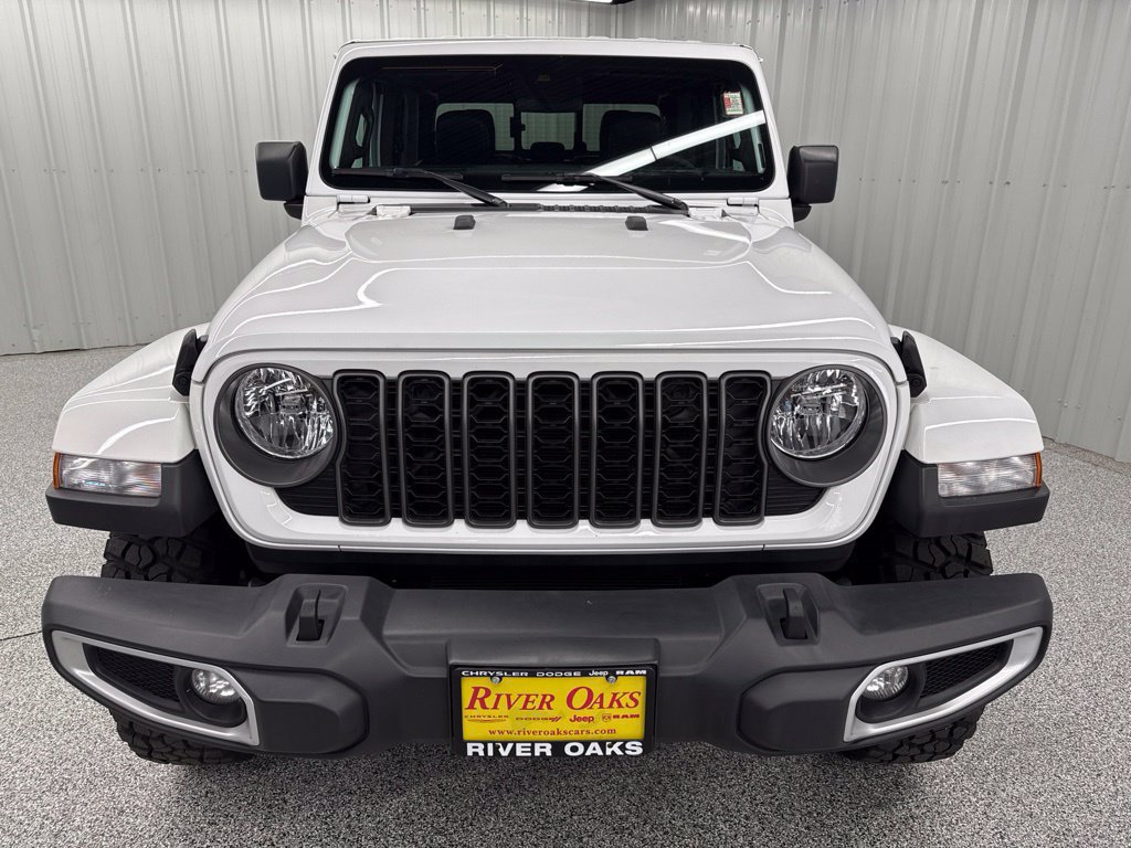 Used 2025 Jeep Gladiator Sport AWD/4WD image 2