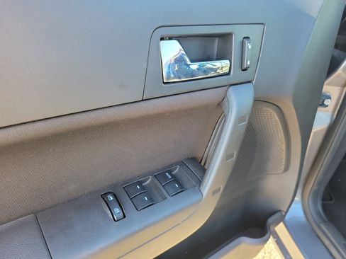 Used 2010 Ford Focus SES image 16