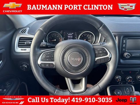 Used 2018 Jeep Compass Latitude w/ Cold Weather Group AWD/4WD image 14