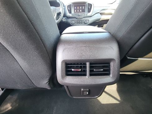 Used 2024 GMC Terrain SLE image 29