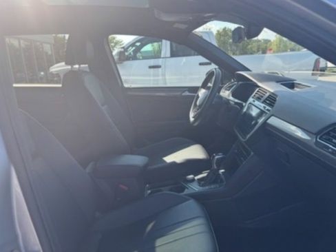 Used 2023 Volkswagen Tiguan SE R-Line image 13