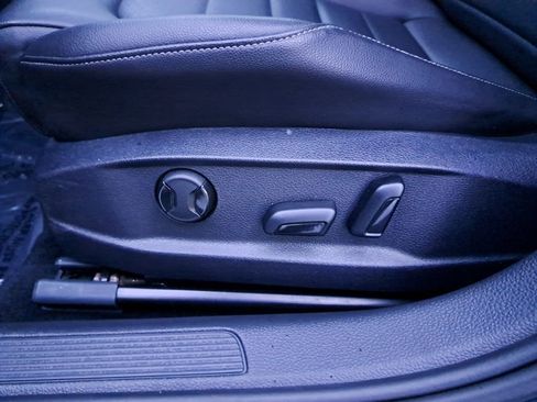 Used 2017 Volkswagen Golf image 36