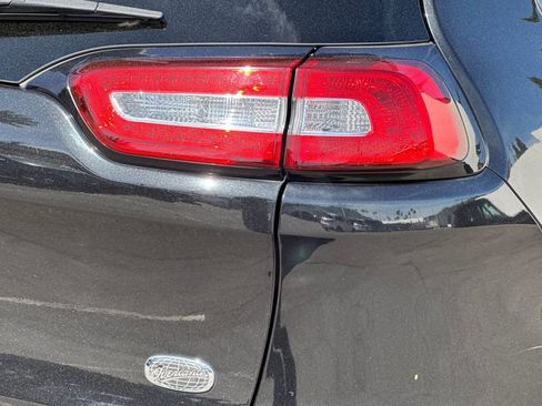 Used 2016 Jeep Cherokee Overland image 33