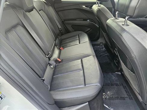 Used 2023 Audi Q4 e-tron Premium Plus w/ Premium Plus image 17