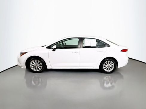 Certified 2021 Toyota Corolla LE image 4