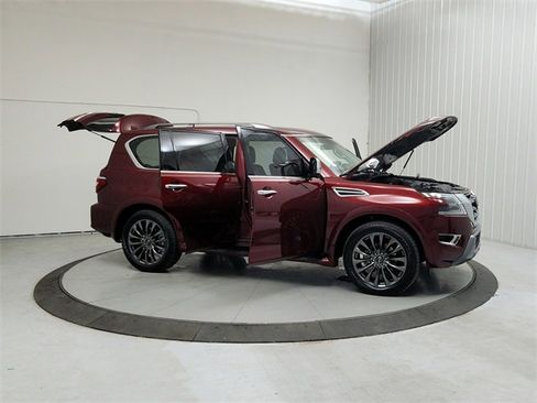 Used 2024 Nissan Armada Platinum w/ Captain's Chairs Package image 9