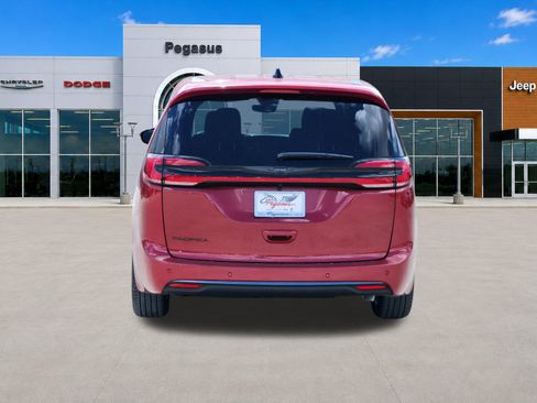 New 2026 Chrysler Pacifica Select FWD image 8