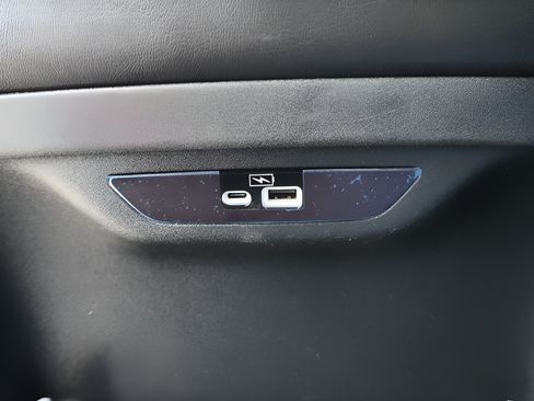 Used 2023 Chrysler Pacifica Limited w/ S Appearance Package AWD/4WD image 21