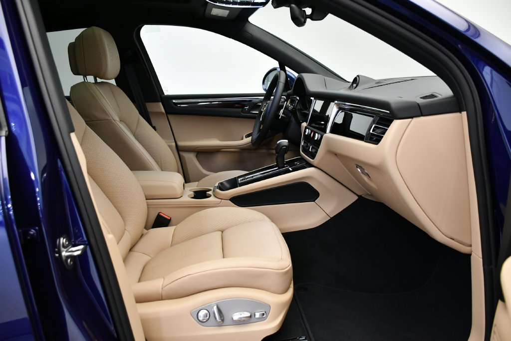 Certified 2026 Porsche Macan Turbo AWD/4WD image 47