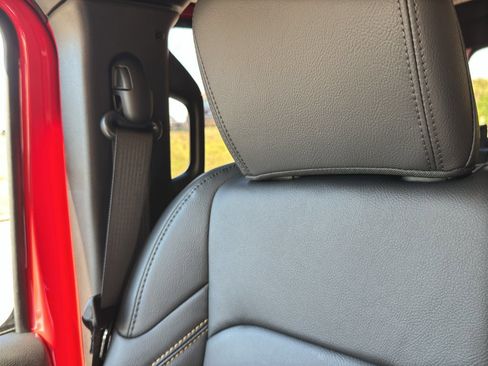 New 2025 Jeep Gladiator Sport image 18