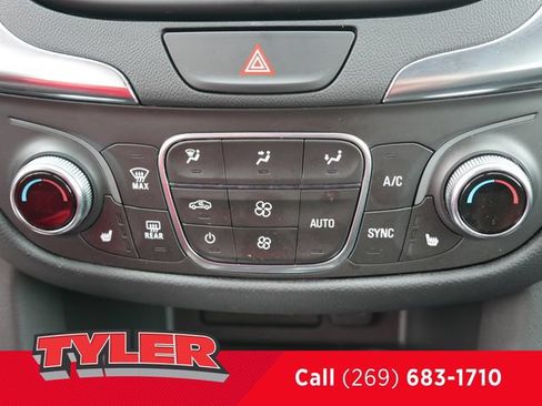 Used 2021 Chevrolet Equinox LT FWD image 32