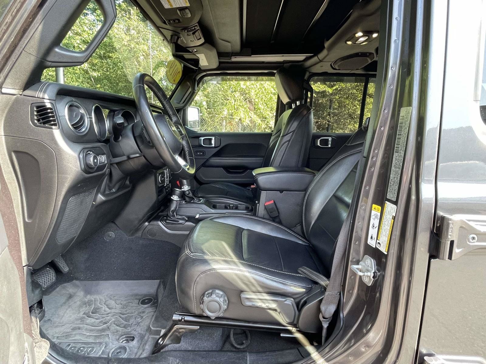Used 2019 Jeep Wrangler Unlimited Sahara AWD/4WD image 17